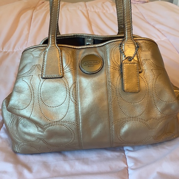 Coach Gold Metallic Leather signature handbag - Picture 2 of 10
